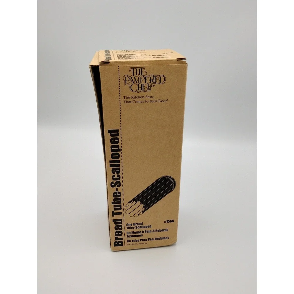 The Pampered Chef Scalloped‎ Bread Tube with Instruction Recipe Booklet 1565